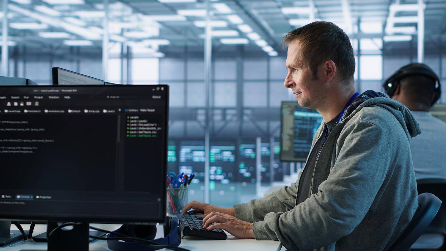 Outsourcing pracowników IT a bezpieczeństwo danych – jakie standardy musi spełniać dostawca?