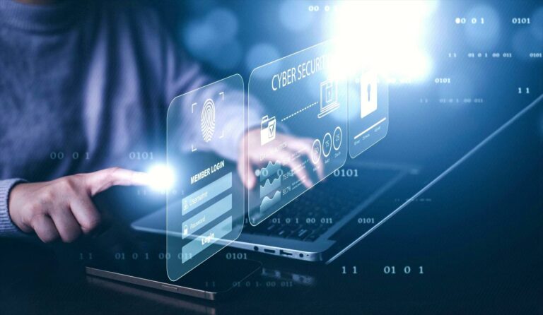 Człowiek przy laptopie dotykający palcem hologramu symbolizującego cyberbezpieczeństwo banków